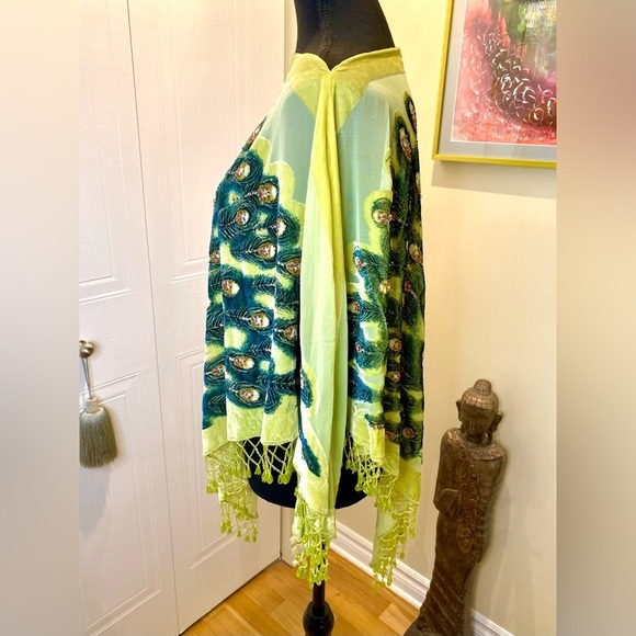 🦚 Vintage Lace couture poncho,velvet,sequins,hand stitched peacock & beading ✨ - Picture 5 of 12